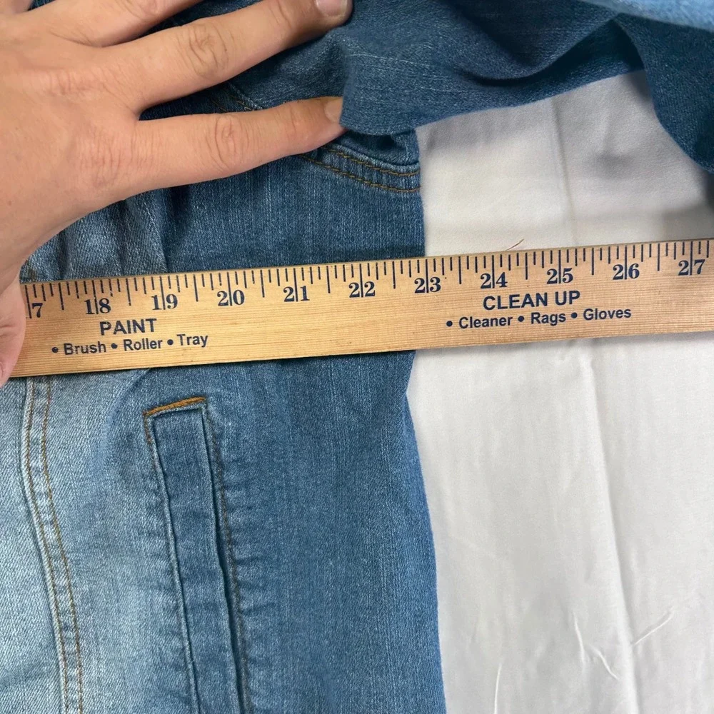 One World Denim Jacket Womens 1X Blue‎ Medium Wash Faded Button Front Trucker